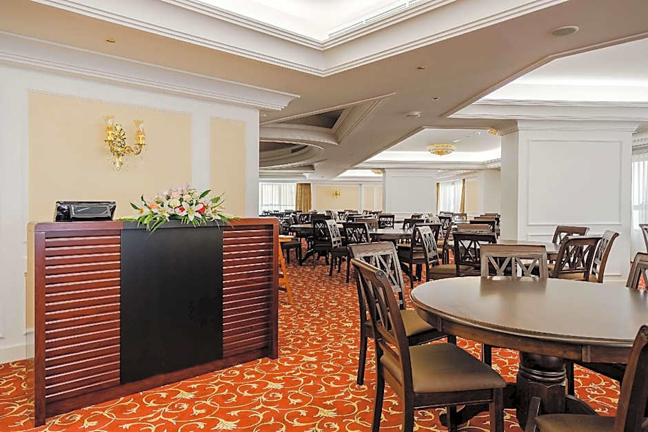 Crystal Plaza Al Majaz Hotel