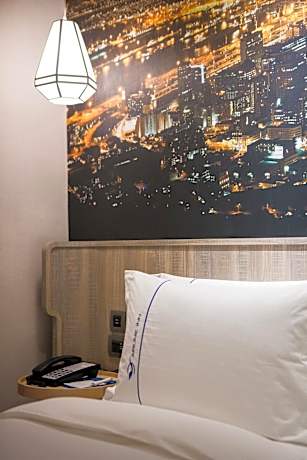 Standard Twin Room with No Window