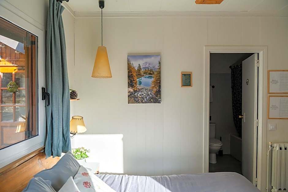 Photo 1 of 2 of Double Room
