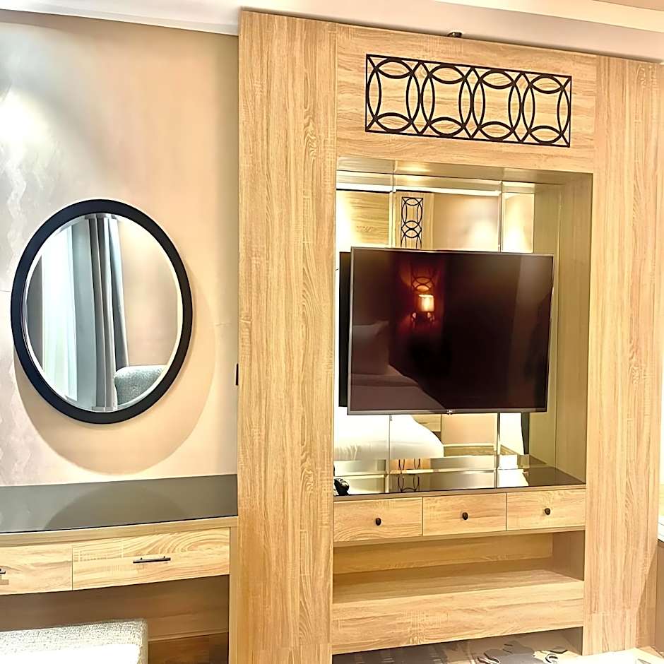 Mirnian Hotel