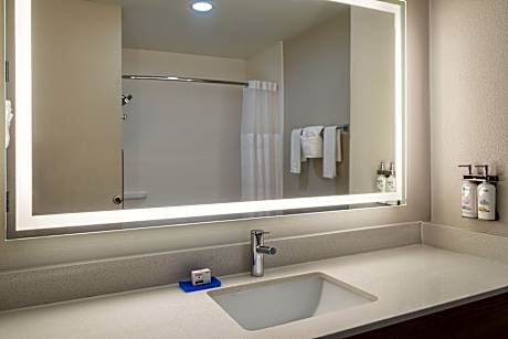 2 Queen Beds Suite Addl Living Area