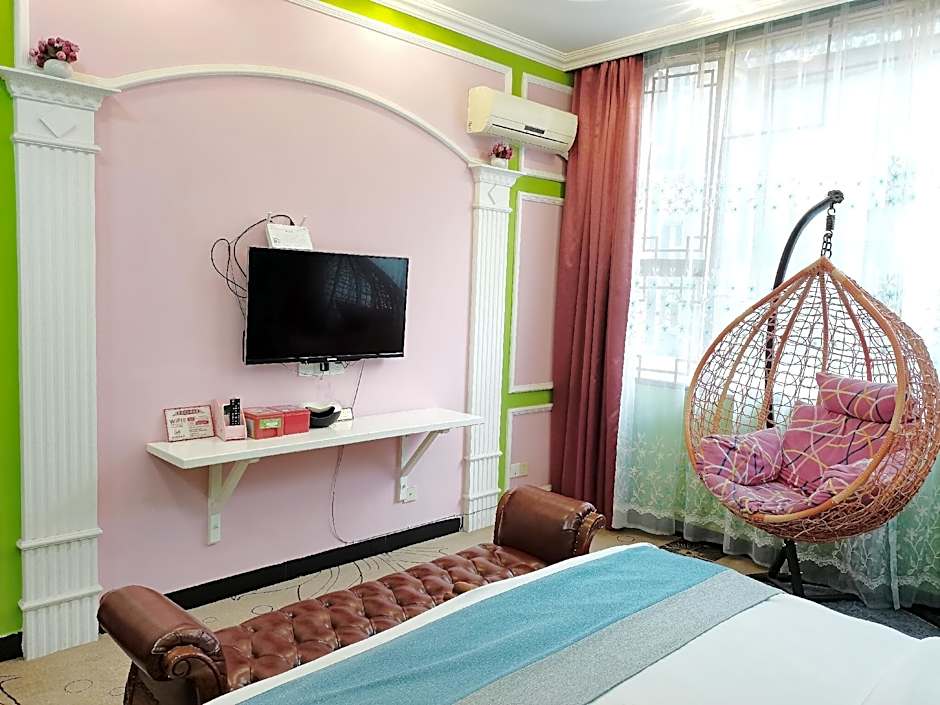 Mount Emei Moon Bay Hotel