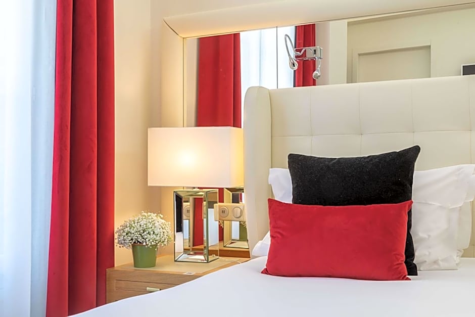 Hotel Camille Paris, Tapestry Collection by Hilton