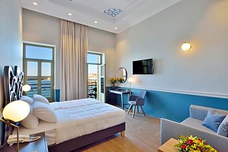 Deluxe room with sea view and balcony