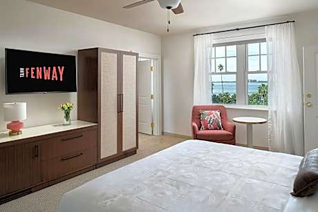 Hospitality Suite, King, Sofa bed