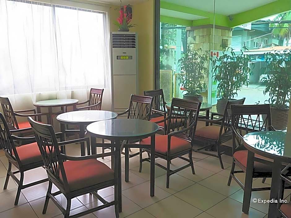 OYO 210 Apple Tree Suites