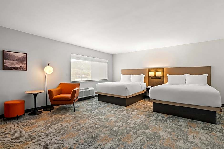Photo 1 of 4 of 2 Queen Beds, Accessible