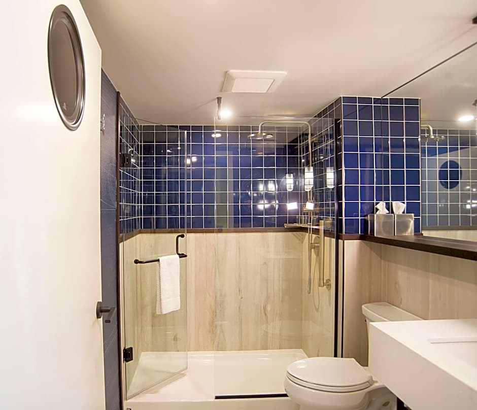 DoubleTree by Hilton St. John's Harbourview