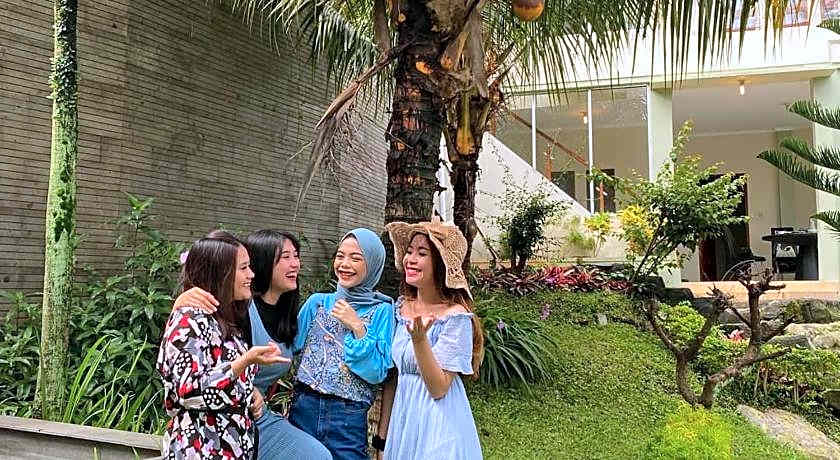 Aleyra Hotel and Villa Garut