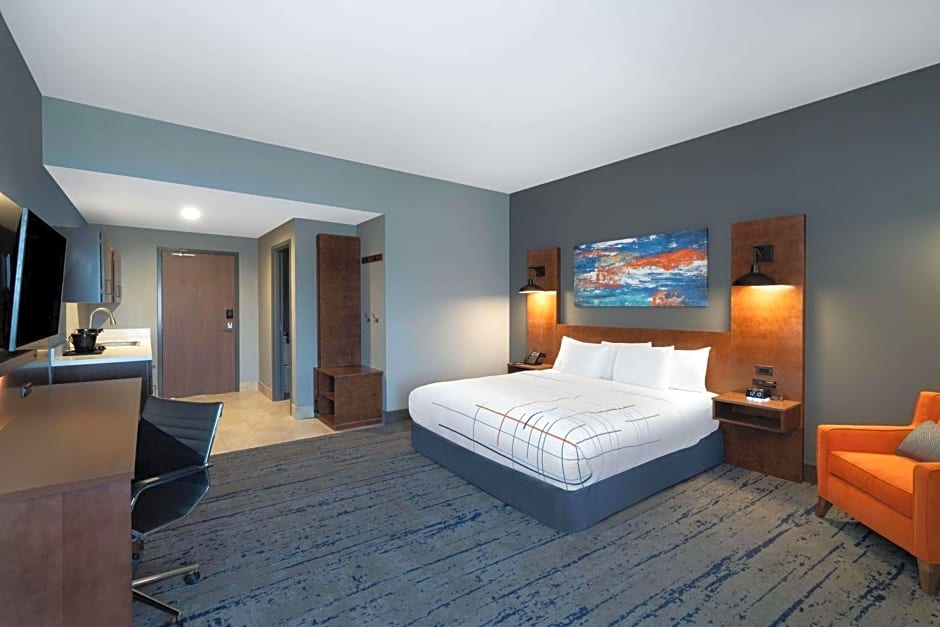 La Quinta Inn & Suites by Wyndham Louisville East
