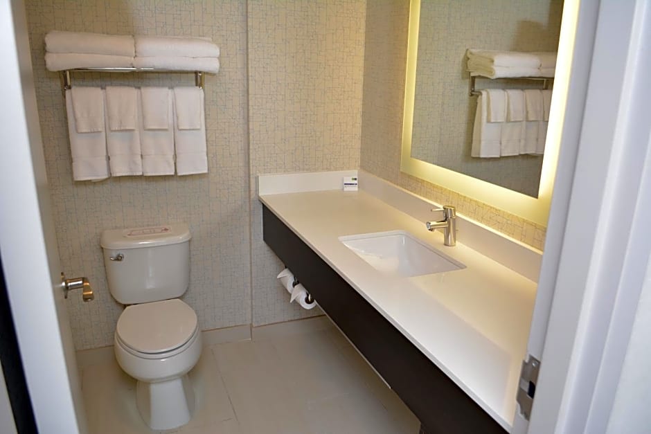 Holiday Inn Express & Suites Waterville - North By IHG
