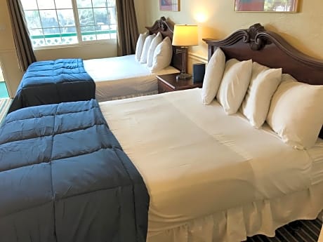 Room with 2 Queen Beds