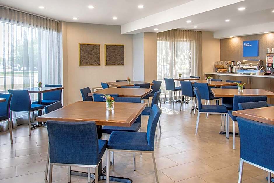Comfort Inn Montreal Aeroport