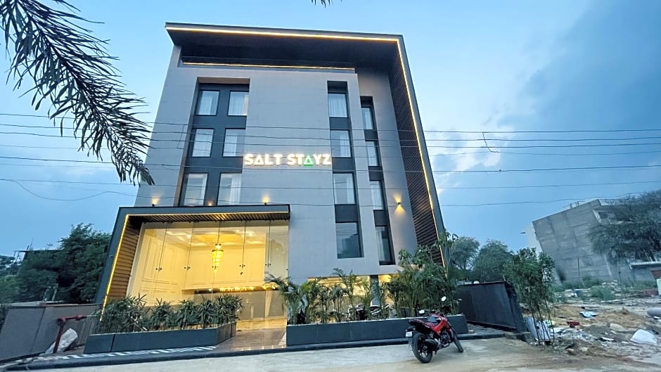 Saltstayz Select - Golf Course Road & Sector 57