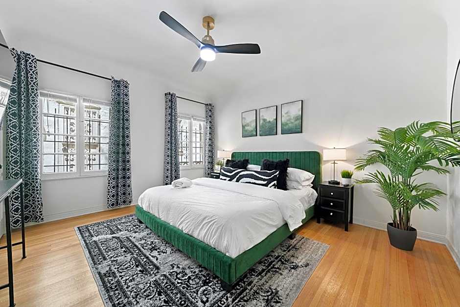 Cozy Retreat near Beverly Hills Parking, Laundry, Parking