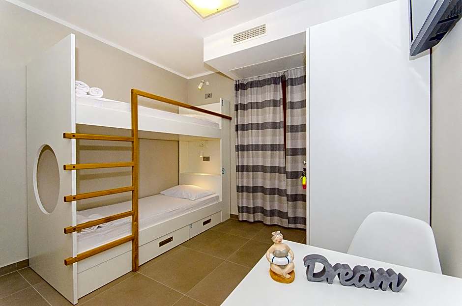 Hostel Dvor