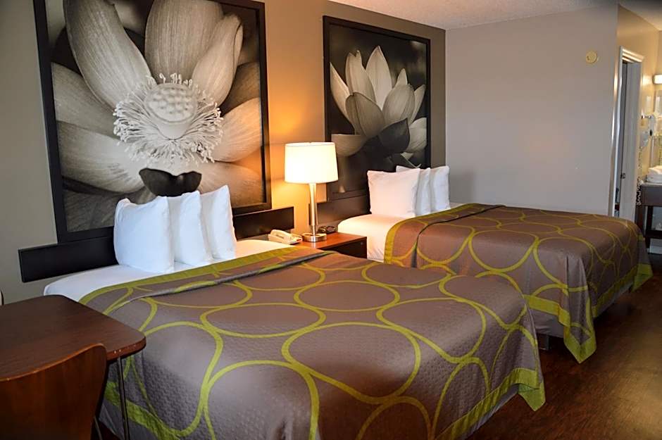 Super 8 by Wyndham Madison