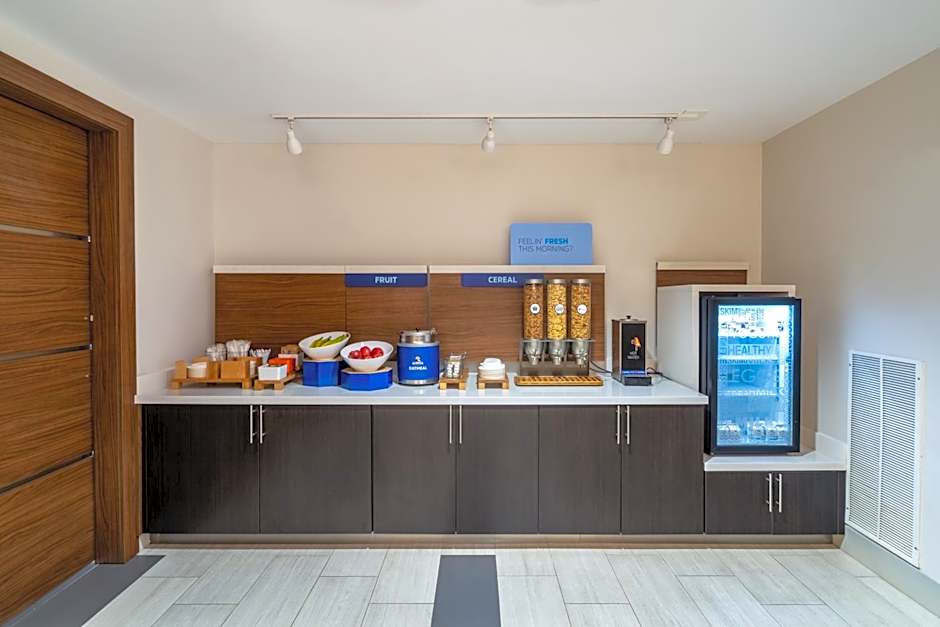 Holiday Inn Express Hotel & Suites Talladega By IHG