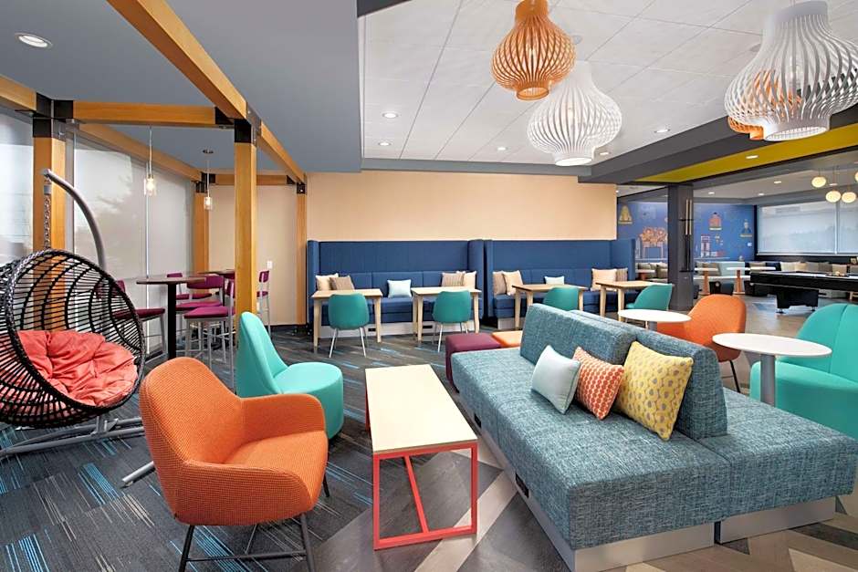 Tru by Hilton Louisville East