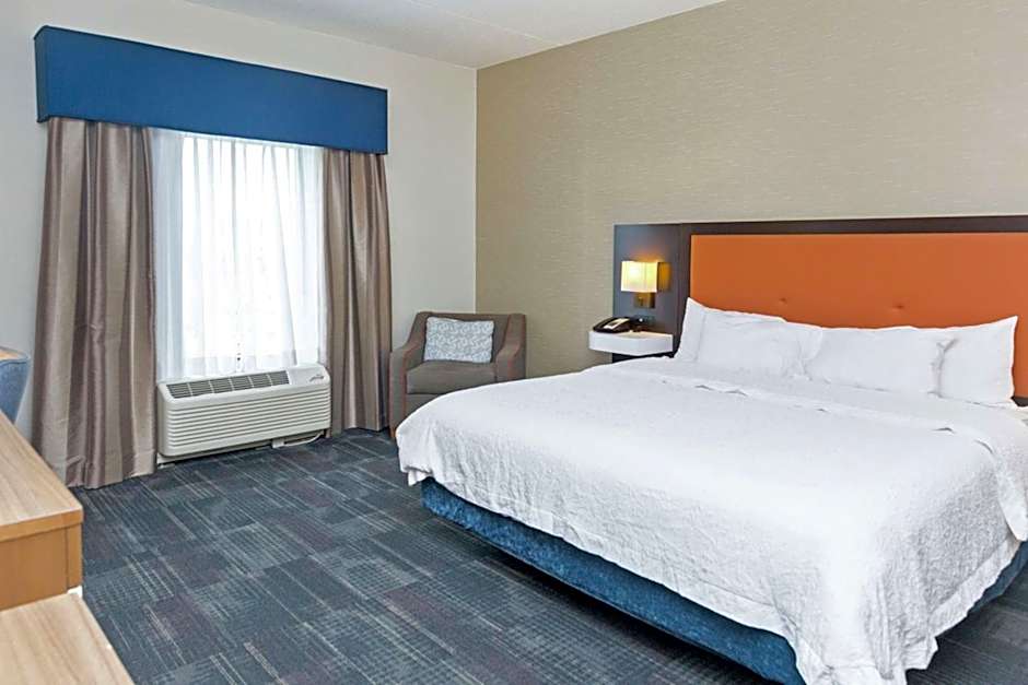Hampton Inn By Hilton & Suites Morgantown / University Town Centre