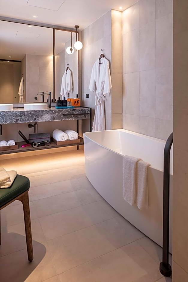 Next Hotel Melbourne, Curio Collection by Hilton