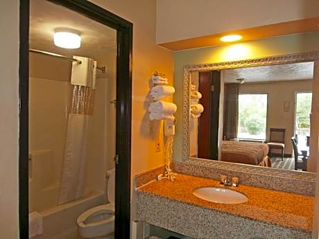 King Room - Non-Smoking