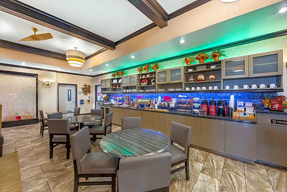 Best Western Plus Emerald Inn & Suites
