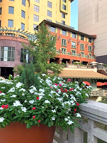 Hotel Valencia Riverwalk