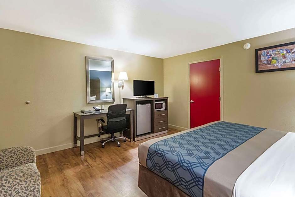 Econo Lodge Inn & Suites I-35 At Shawnee Mission
