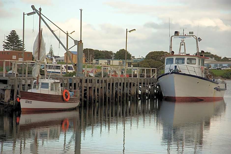 Lakeview Motel & Apartments