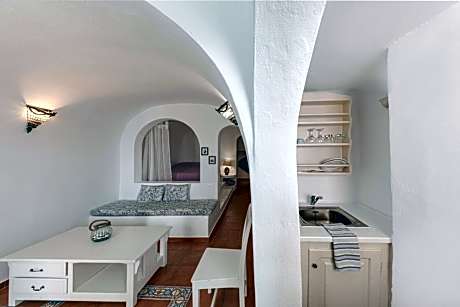 Deluxe Double Studio with Outdoor Hot Tub and Caldera View