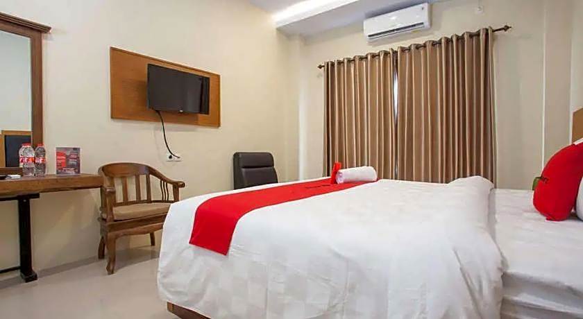 RedDoorz Premium @ Jalan Cengkeh Malang
