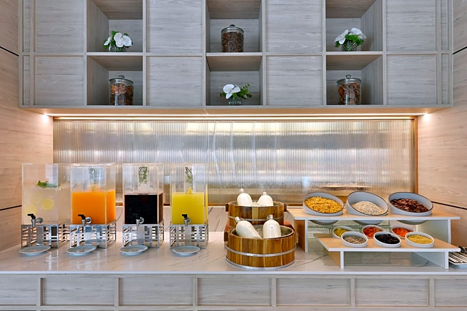 Centre Point Sukhumvit Soi 10