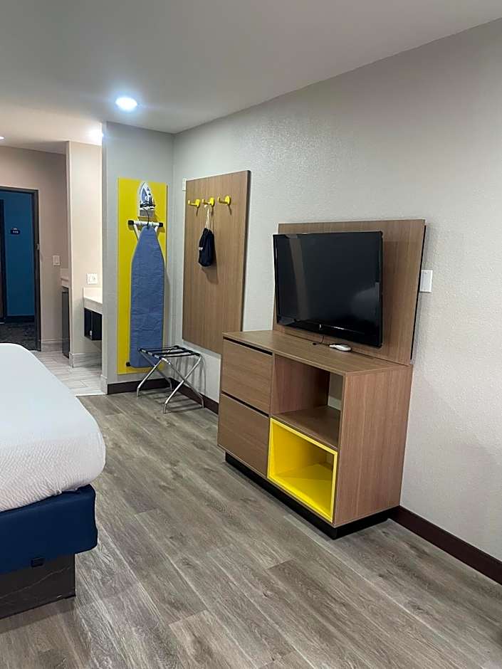 Days Inn by Wyndham Childress