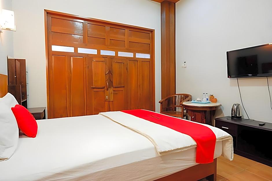 RedDoorz Syariah near Menara Kudus