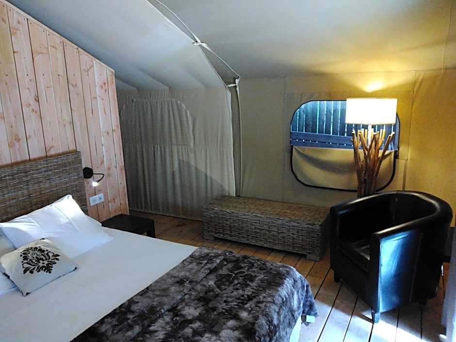 Prehistoric Lodge - Adult Only
