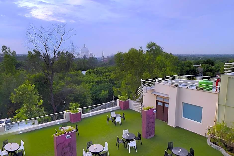 Hotel Atulyaa Taj