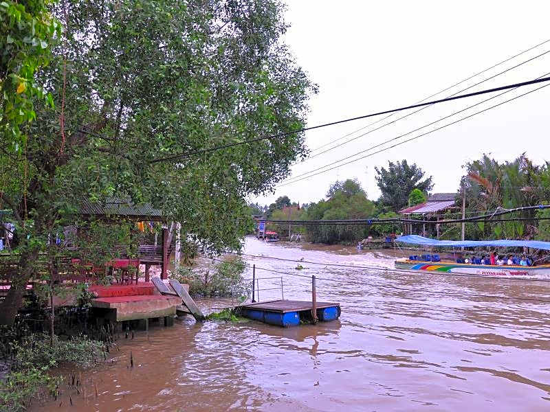 Baan Suan Amphawa