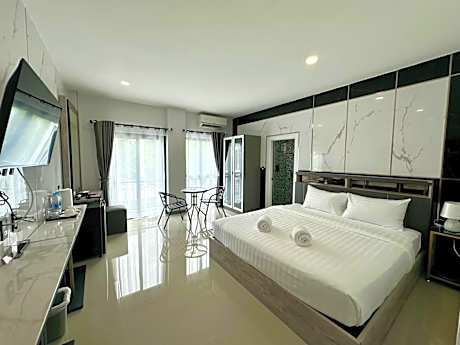 Grand Superior Pool View Room with Balcony