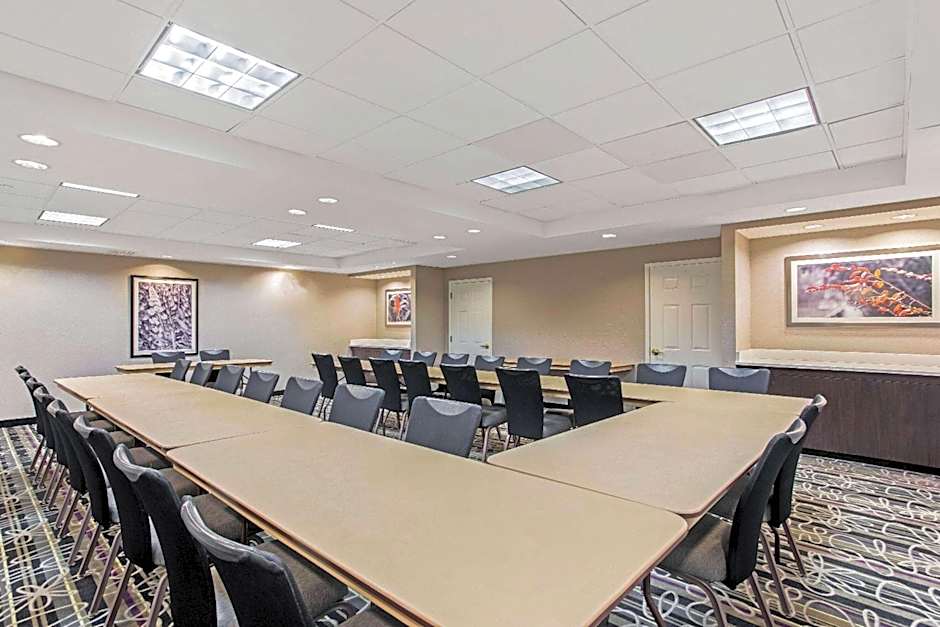 La Quinta Inn & Suites by Wyndham Birmingham Homewood