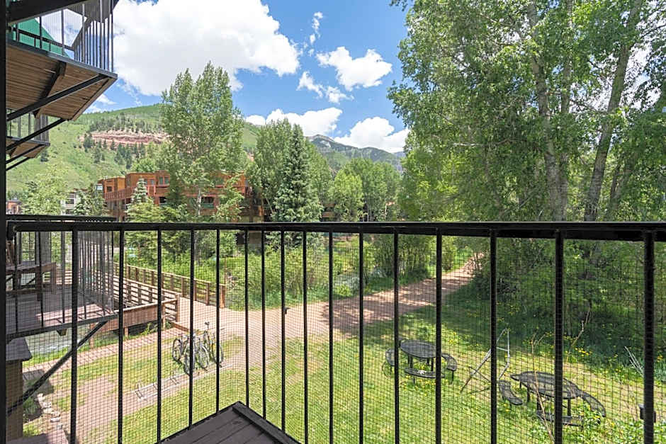 Manitou Lodge 7 by Alpine Lodging Telluride