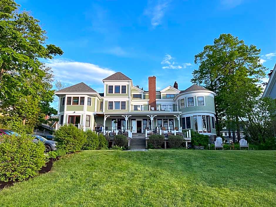 Saltair Inn Waterfront B&B
