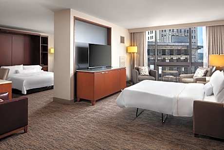 Ohio, Suite, 1 King Murphy, Fountain Square view