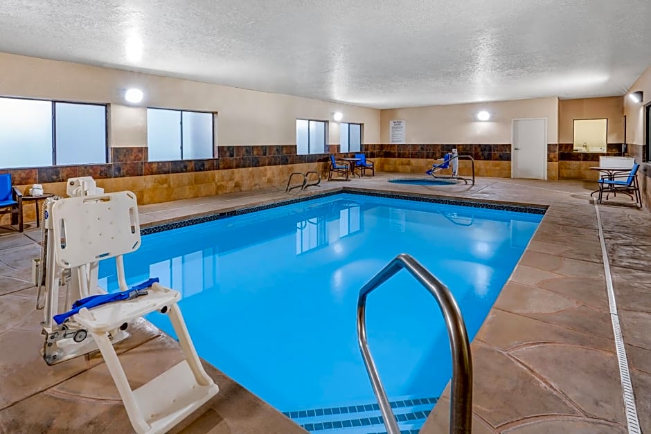 Holiday Inn Express & Suites Albuquerque-N. Balloon Fsta Park By IHG