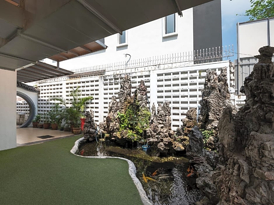 Apple 1 Hotel Gurney