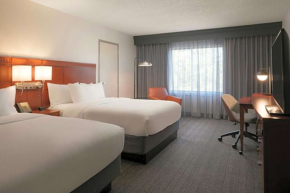 Courtyard by Marriott Louisville East