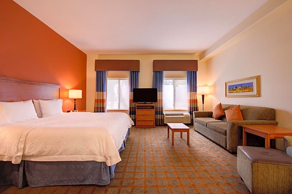 Hampton Inn & Suites Ontario