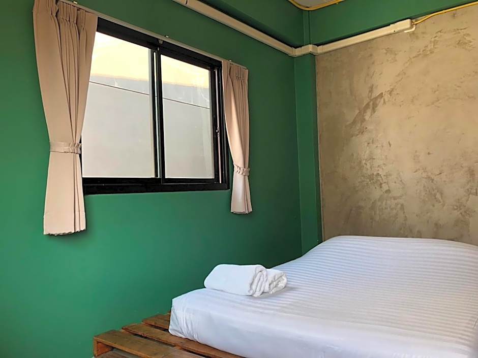 Yimwhan Hostel & Cafe Ayutthaya