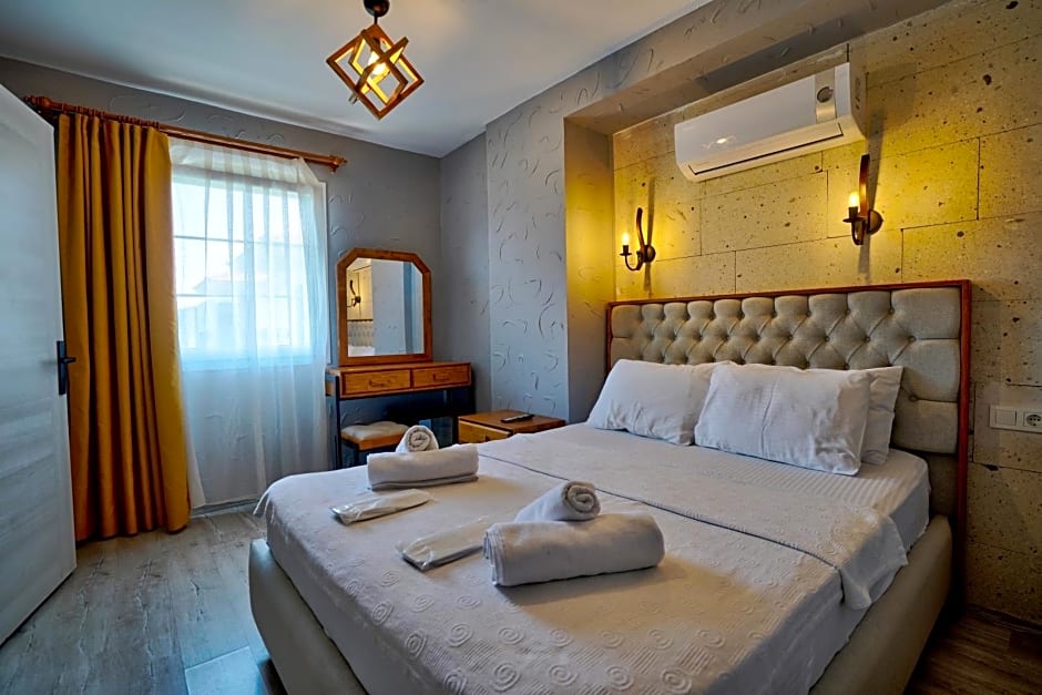 La Mira Suites
