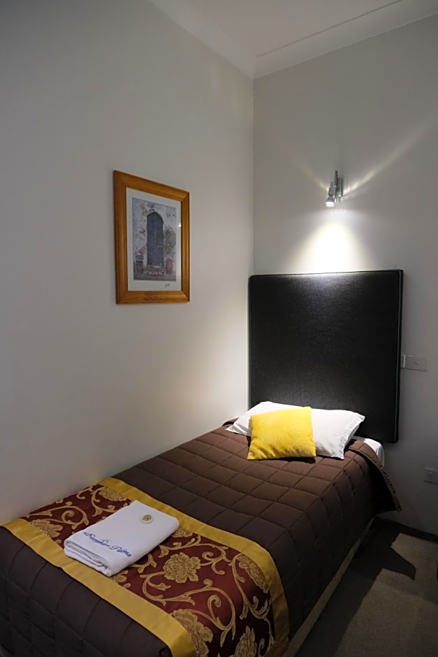 Sapphire Palms Motel